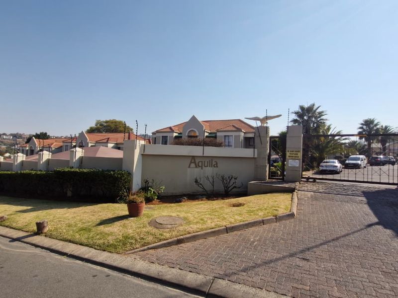 Chic Suburban Sanctuary: Modern 2-Bedroom Gem in Secure Oakdene Complex! - Photo 1