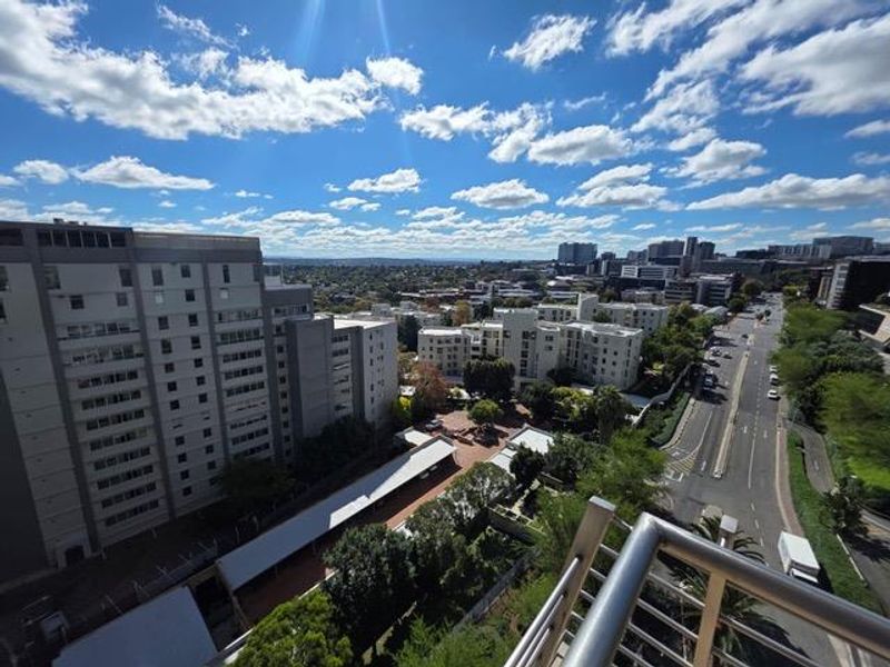 A STUNNING THREE BEDROOM FURNISHED APARTMENT - Photo 2