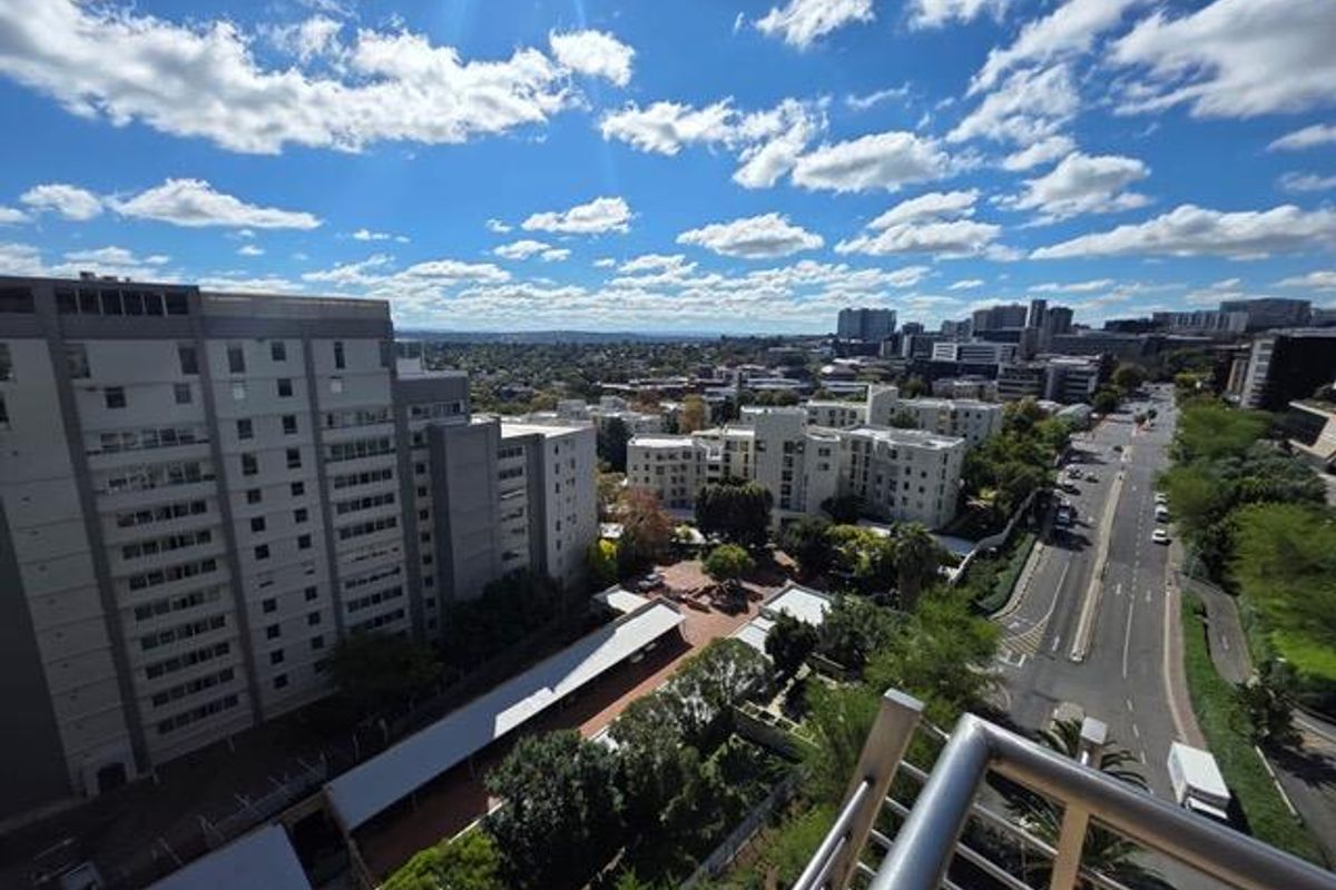 A STUNNING THREE BEDROOM FURNISHED APARTMENT - Photo 2