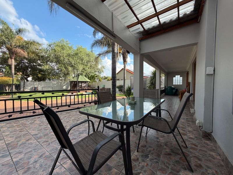 Warm Family Living in the Heart of Randhart, Alberton - Photo 8