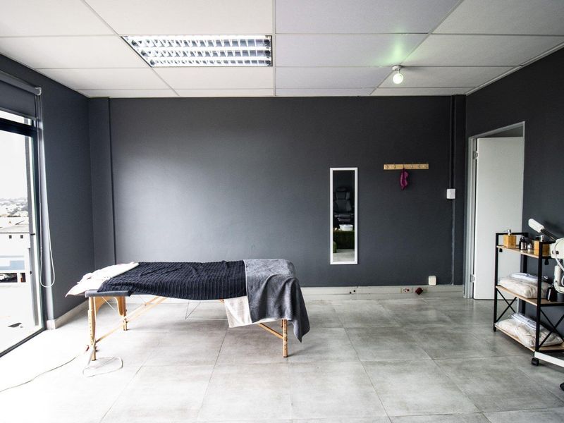 Wheelchair-Accessible Office with Lift & Secure Parking – Ballito Central - Photo 8