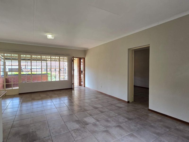 Neat and spacious 2 bedroom retirement home in secure village in Montana park - Photo 9