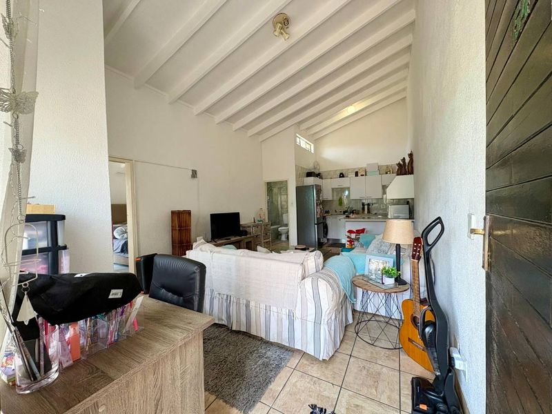 Charming 2 Bedroom Simplex Apartment in Sought-After Meyersdal - Photo 3