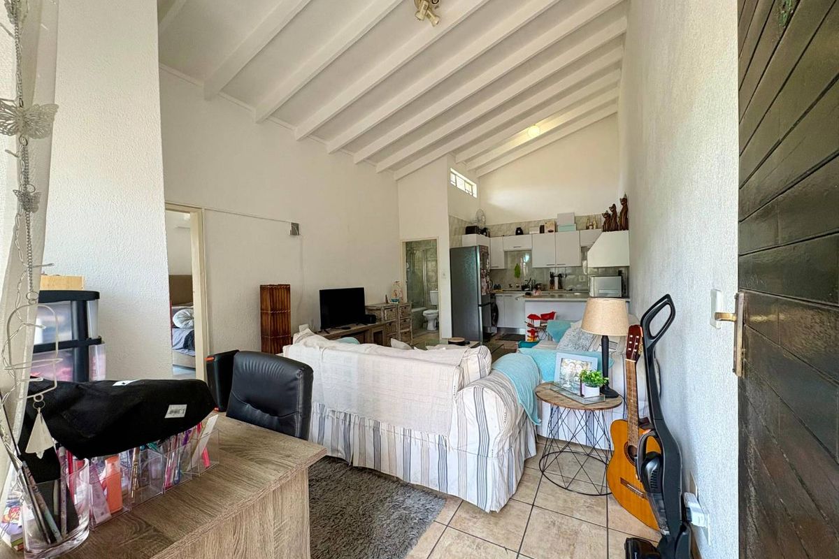 Charming 2 Bedroom Simplex Apartment in Sought-After Meyersdal - Photo 3