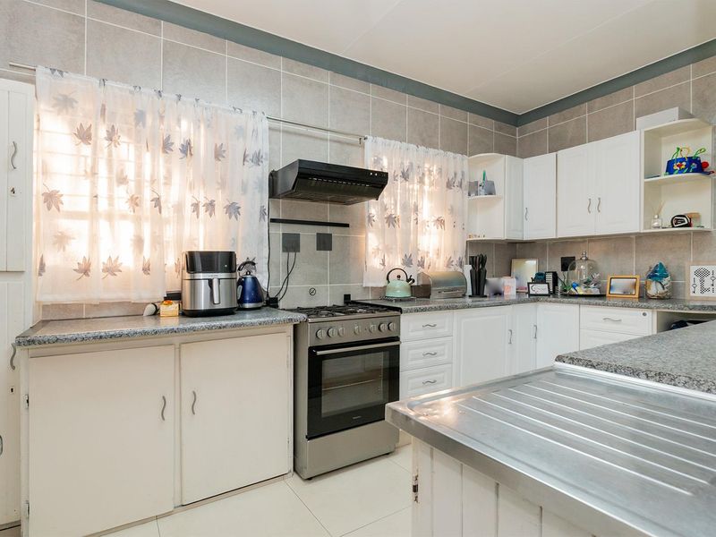 Spacious 3-Bedroom Family Home with Flatlet in Secure Boomed Area Birch Acres - Photo 9