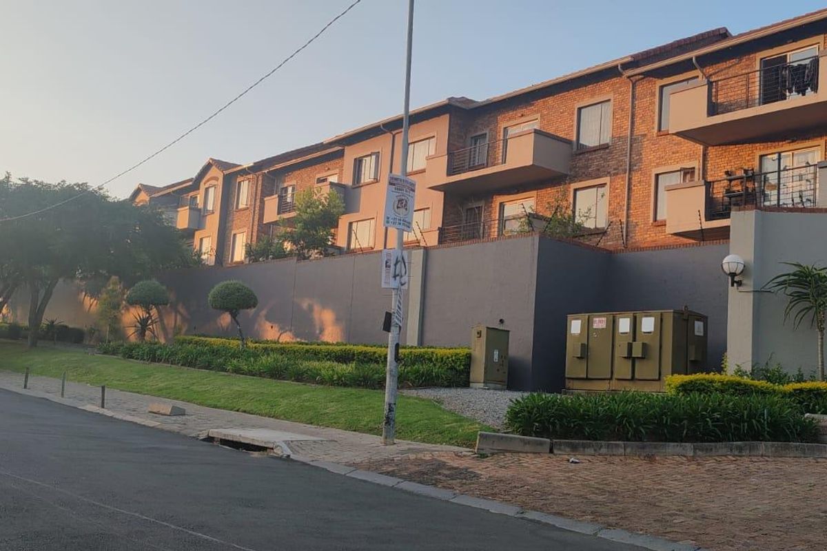 Cozy Midrand Living: Your Dream Apartment! - Photo 2