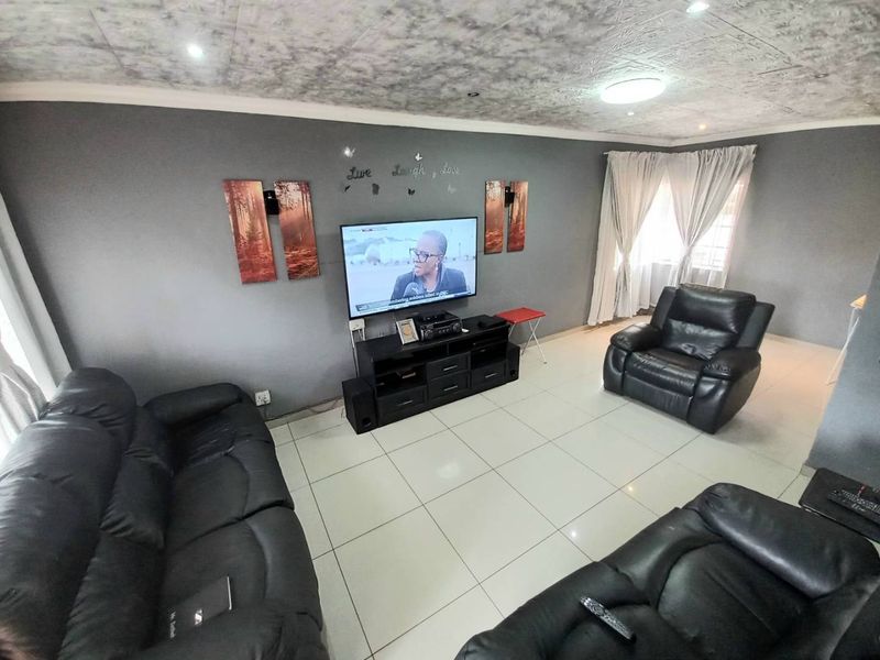 Two Bedrooms house for sale in Elandspoort - Photo 8