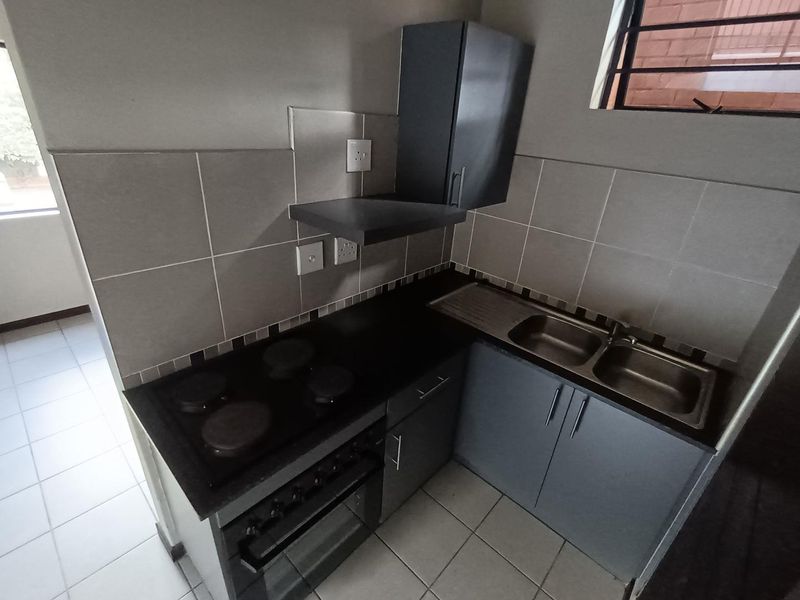 The Block, Bachelor unit to rent - Photo 6