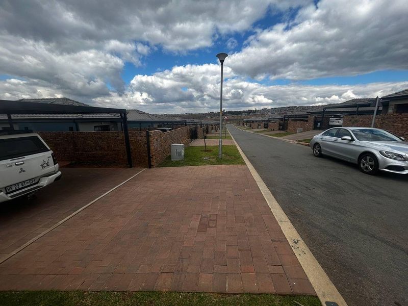 Modern family Living in Lion Pride Estate, Randburg🏠 - Photo 2