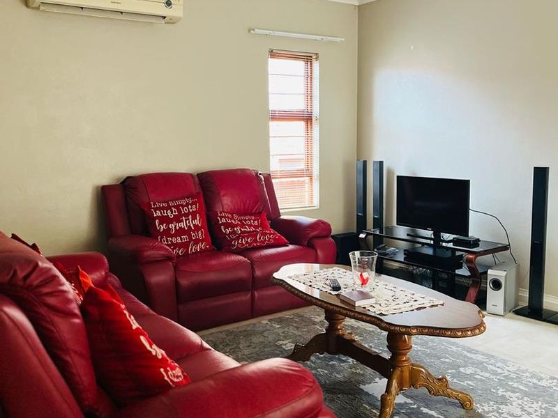 3 Bedroom house in a security ESTATE in Van Rebeeck Park - Photo 5