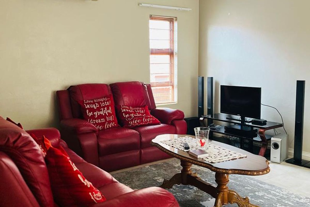 3 Bedroom house in a security ESTATE in Van Rebeeck Park - Photo 5