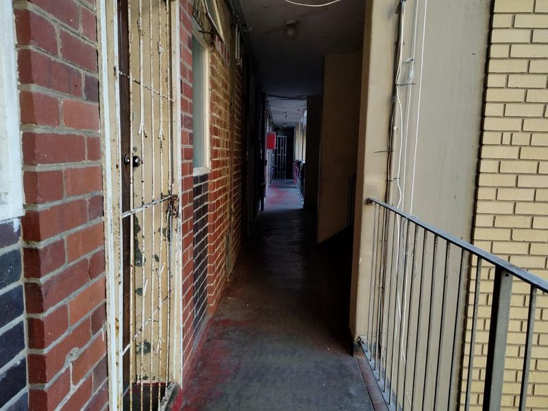 1 bedroom Apartment with Versatile Layout - Photo 8