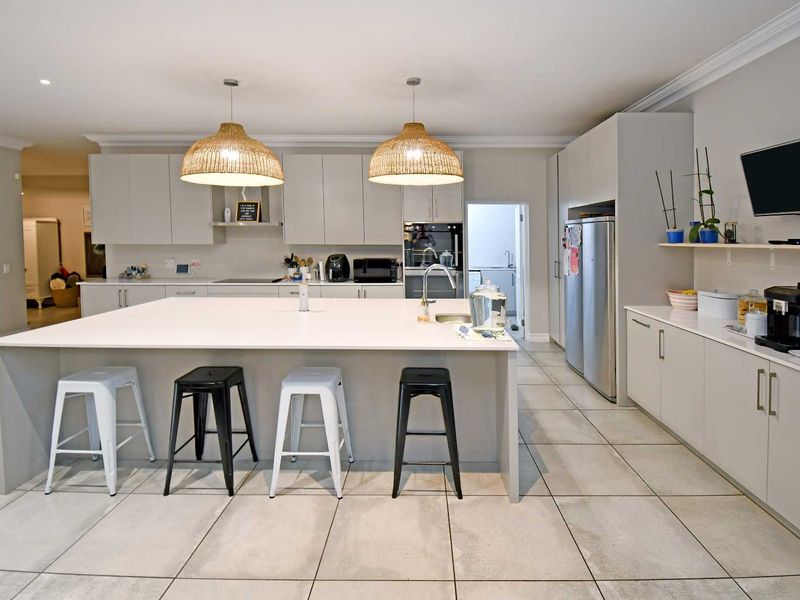 Bryanston Beauty - Photo 4