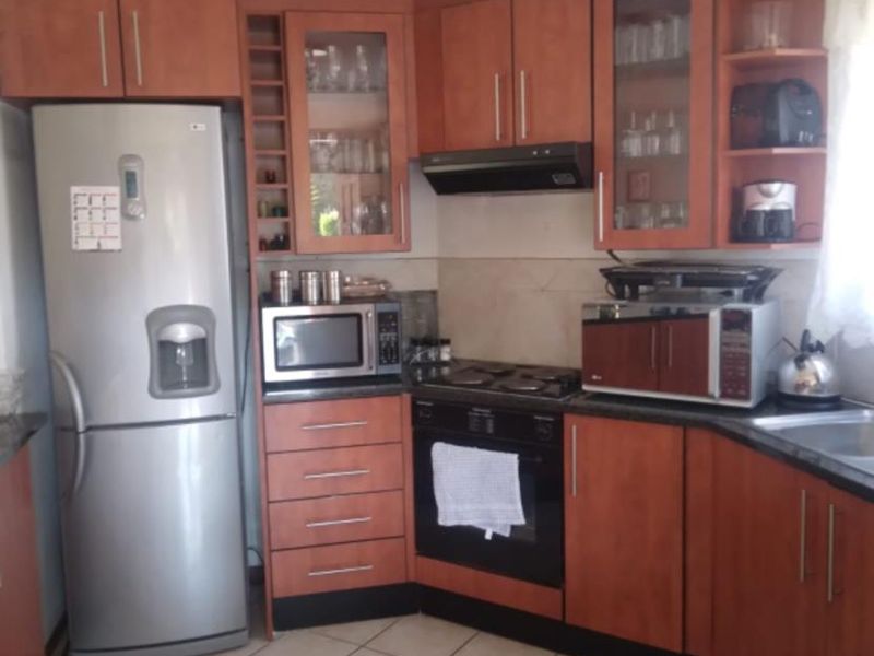 Two-Bedroom Cluster for Sale with Spacious Convertible Loft - Photo 3