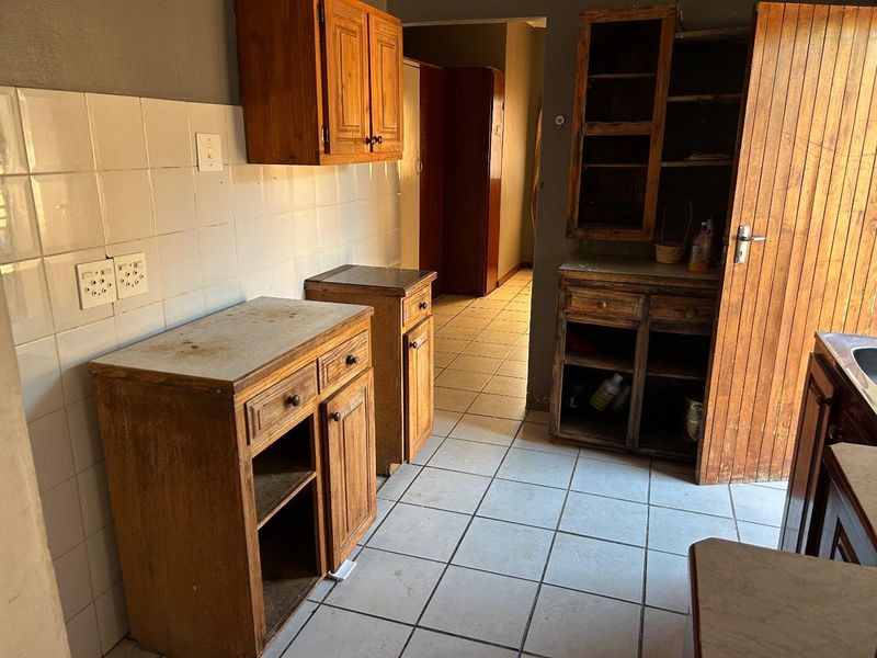 5 Bedroom Family House in Pretoria Gardens - Photo 5