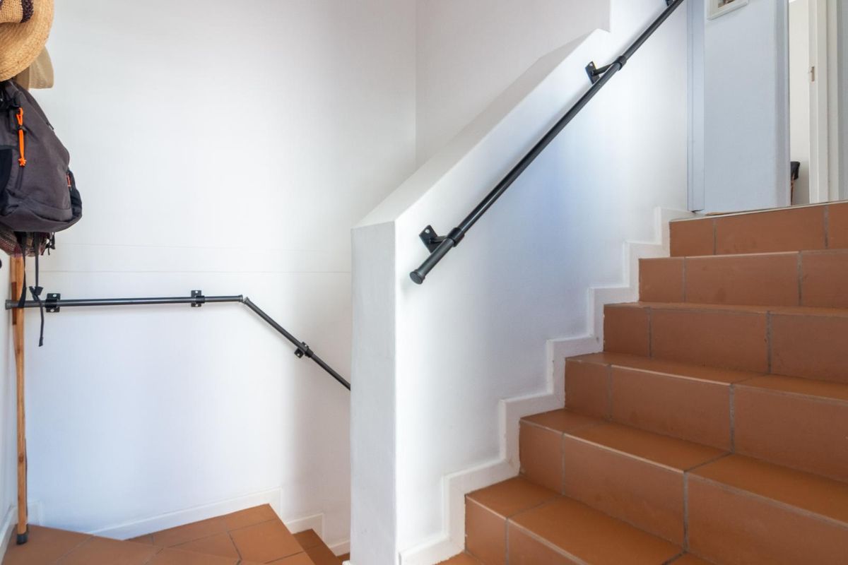 A rare blend of natural light, beauty, convenience and calm - Photo 4