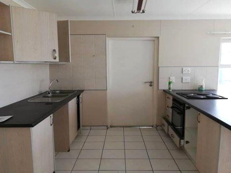 Spacious Corner Unit in a Safe and Secure Neighborhood - Photo 4