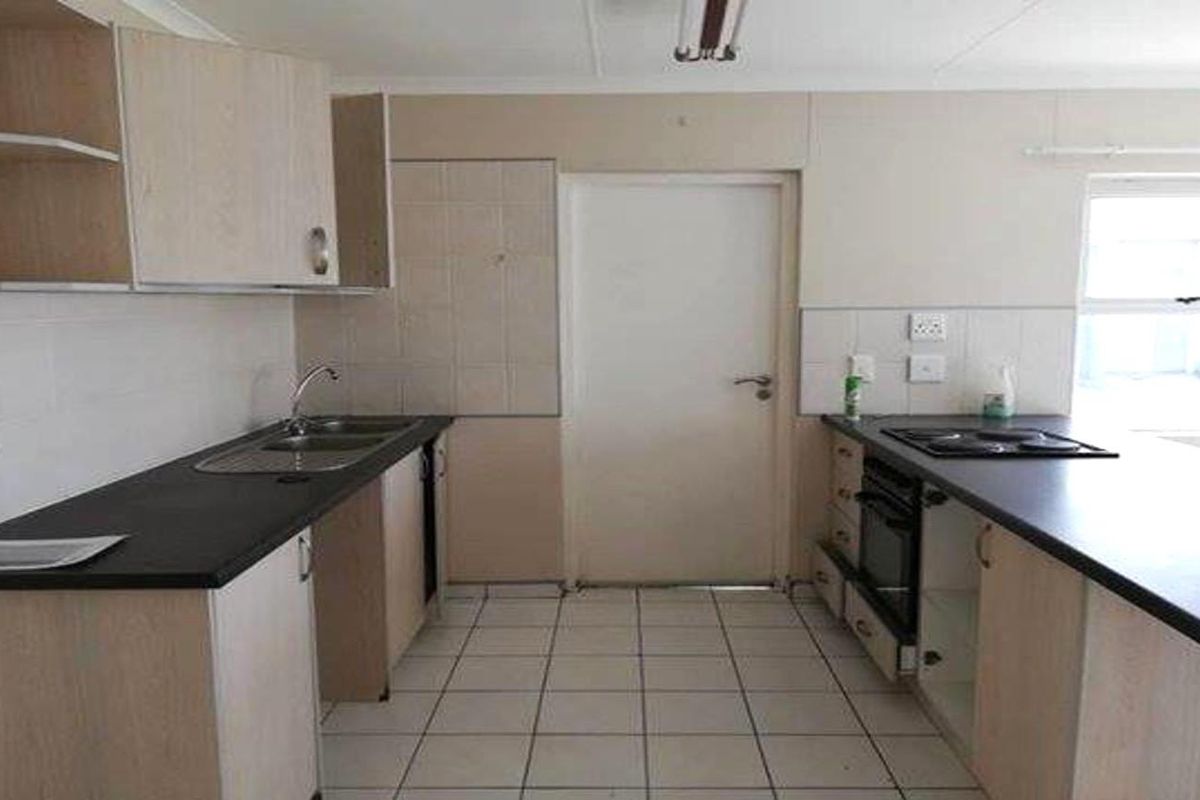 Spacious Corner Unit in a Safe and Secure Neighborhood - Photo 4