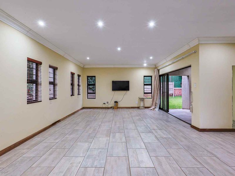 Endless potential in Val de Grace - Photo 4