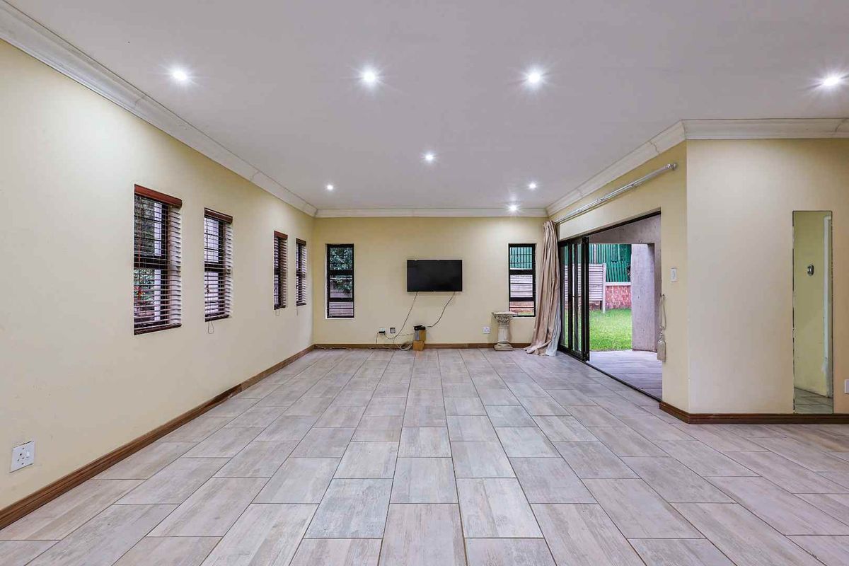 Endless potential in Val de Grace - Photo 4