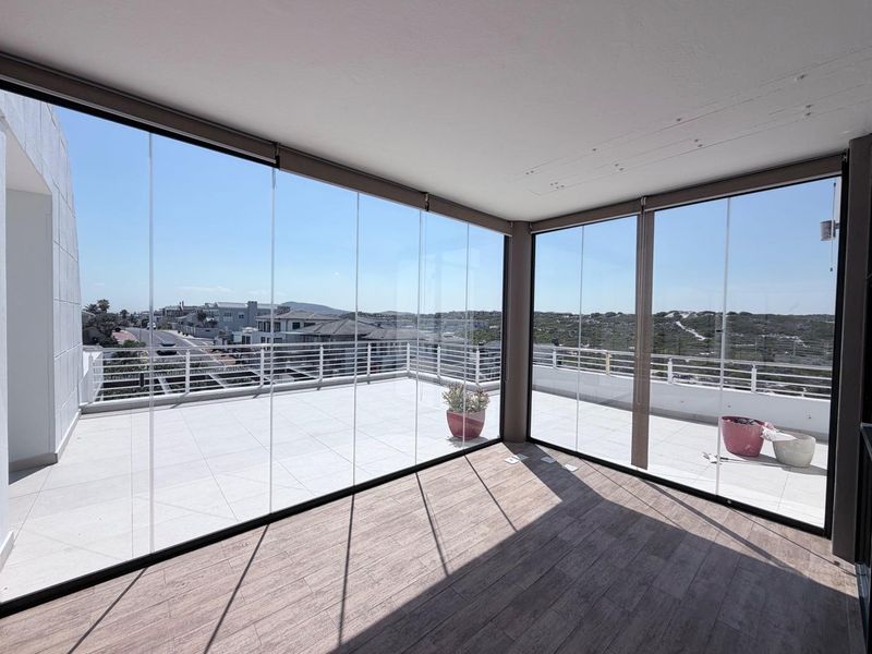 Luxury Penthouse with Panoramic Ocean & Table Mountain Views - Photo 5