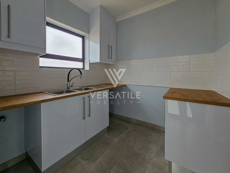 Brand New Modern Home in Mile 4, Swakopmund - Photo 6