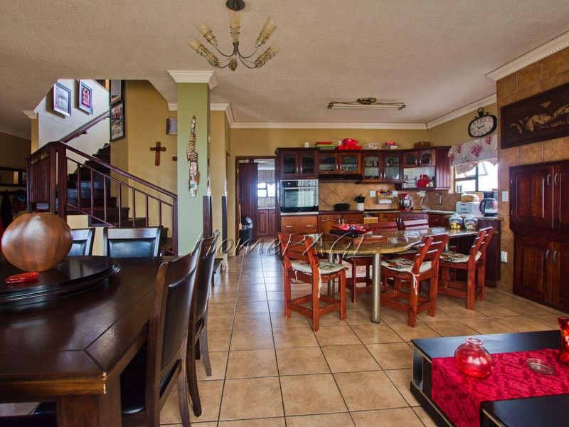 Ext 6, Beach Front, Henties Bay: HUGE 7 Bedr home with sea views for sale - Photo 6