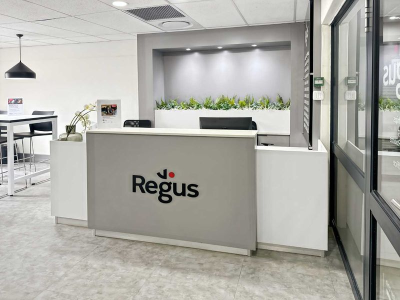Fully serviced private office space for you and your team in Regus Five @ Dolorite - Photo 3