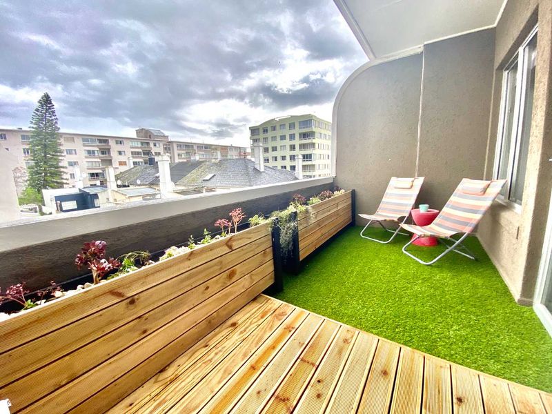 Top Floor Studio Apartment - Photo 9