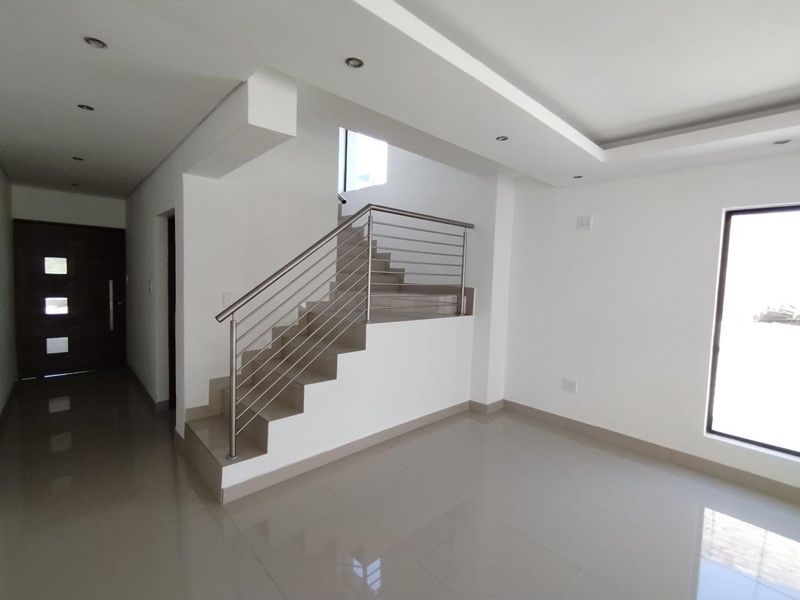 Family house with a lot of fresh air and light - Photo 4