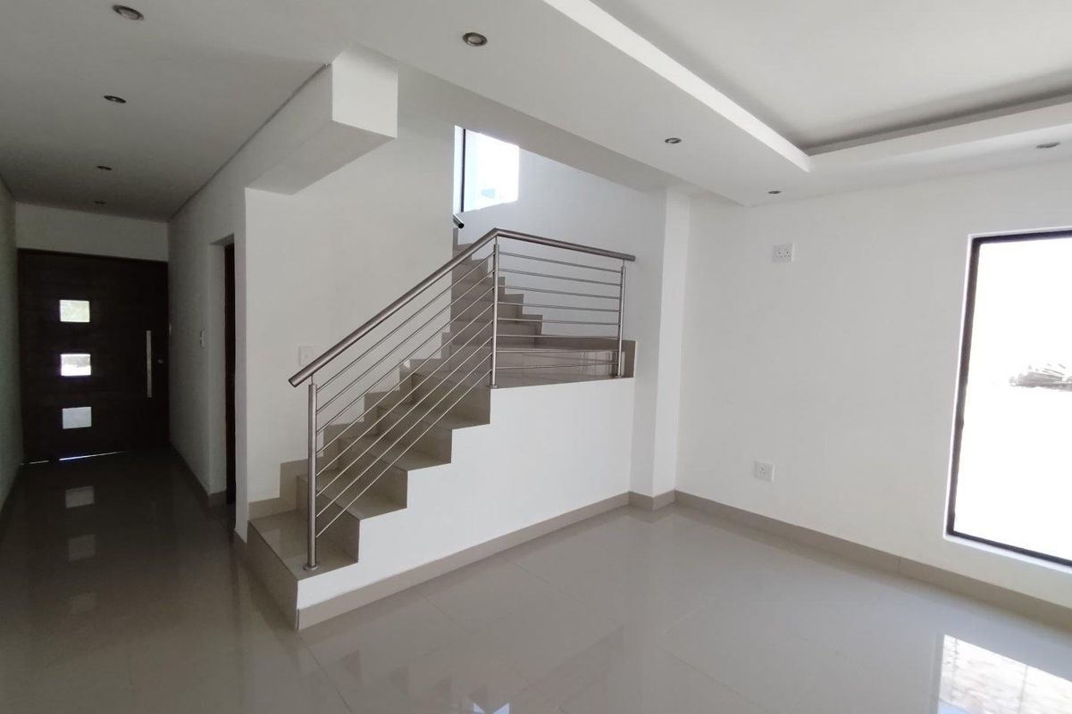 Family house with a lot of fresh air and light - Photo 4