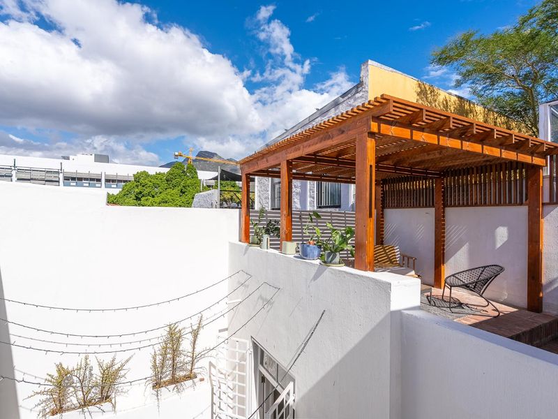 2 Bed Cottage In The City ! - Photo 8