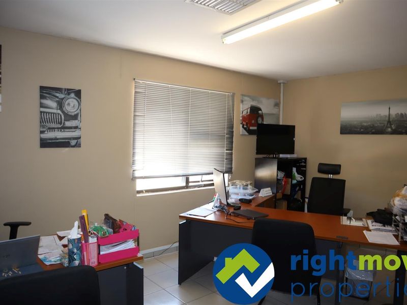 Well maintained double warehouse for sale - Photo 10