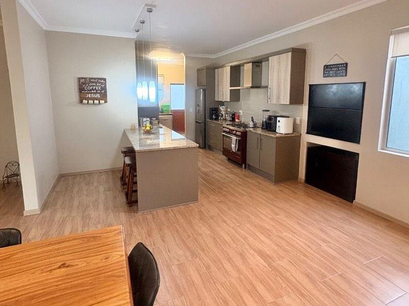 Furnished 3x Bedrooms House To Rent in Long Beach - Photo 3