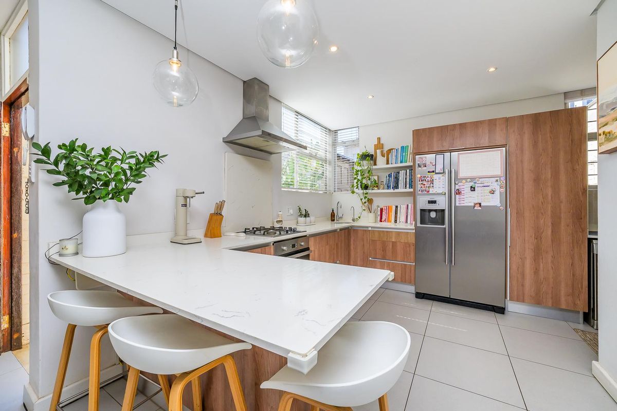 Modern 3 Bedroom Townhouse | Walk to Umhlanga Village | Private Pool | Exclusive Mandate - Photo 4