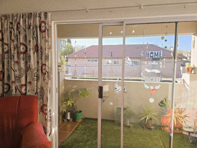 Fantastic lock up and go. Suite single or couple. - Photo 8