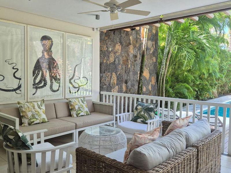 Luxury Redefined with Championship Golf Course Views. - Photo 3