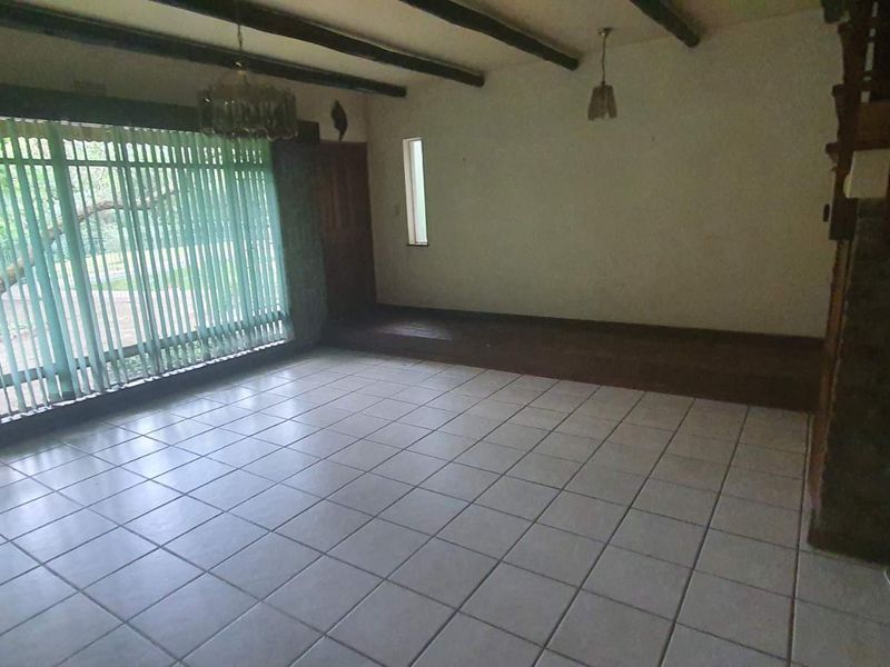 FOR THE EXTENDED FAMILY - 1 SEPARATE DWELLINGS, VARIOUS OUTBUILDINGS, BOREHOLE AND MORE! - Photo 5