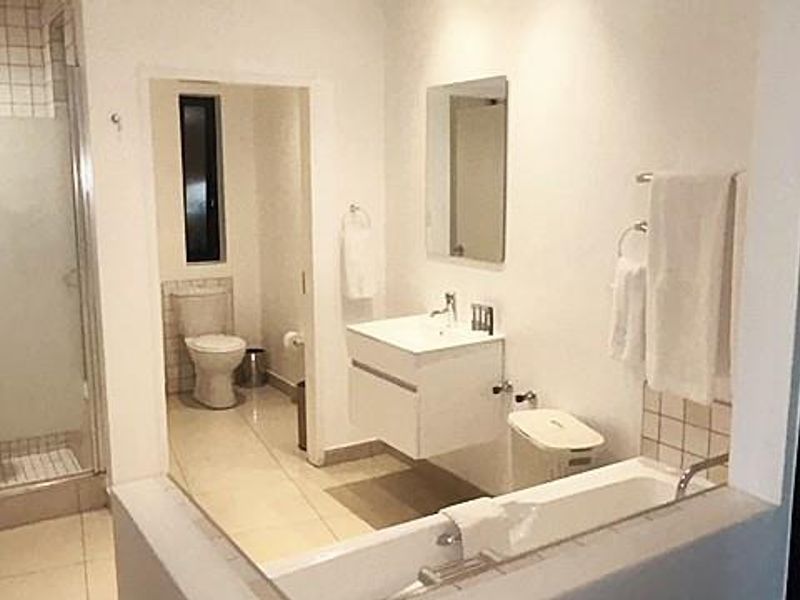 BEAUTIFUL 3 BED FULLY FURNISHED APARTMENT BENMORE - Photo 9