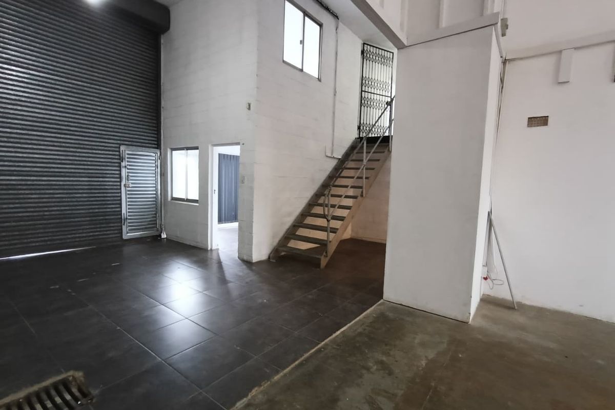 High Visibility | Prime Location | Move-In Ready – 259m2 - Photo 2