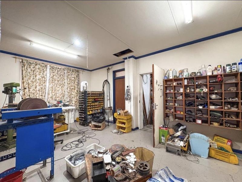 Prime Industrial Property with Office & Workshop Space For Sale in Driehoek, Germiston. - Photo 8