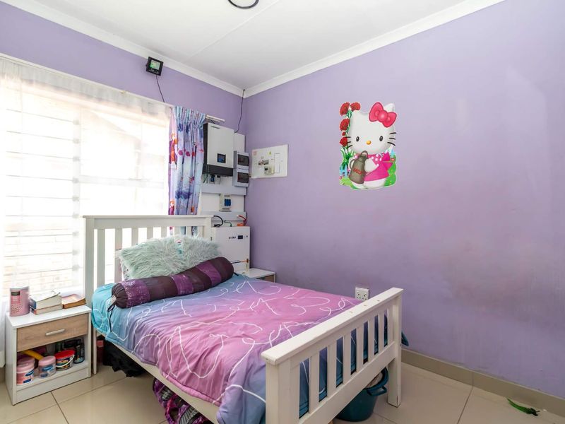 Pet-Friendly 3-Bedroom Simplex with Large Wrap-Around Garden - Photo 10