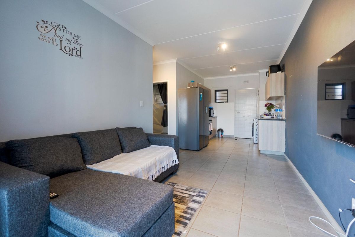 Secure ground floor estate living - Photo 4