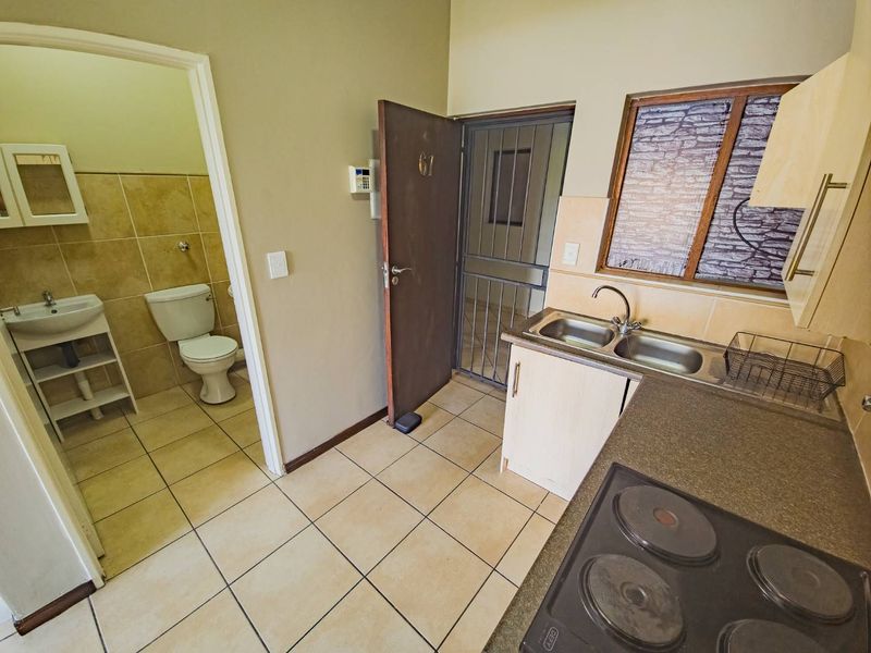 1 Bedroom Apartment available in Hillcrest/Hatfield - Photo 3