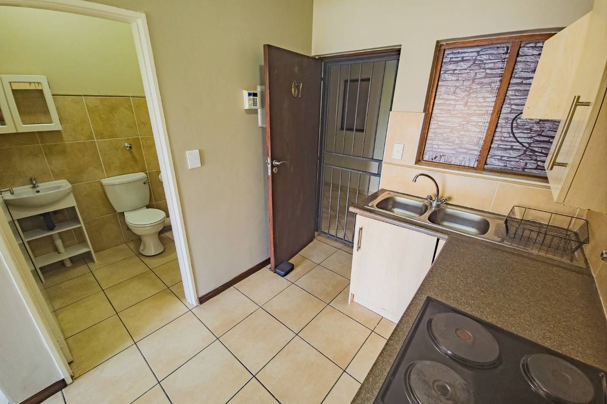 1 Bedroom Apartment available in Hillcrest/Hatfield - Photo 3
