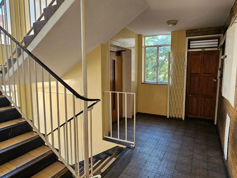 Spacious 3-Bedroom Apartment in the Heart of Sunnyside — Comfort, Convenience & City Living! - Photo 4