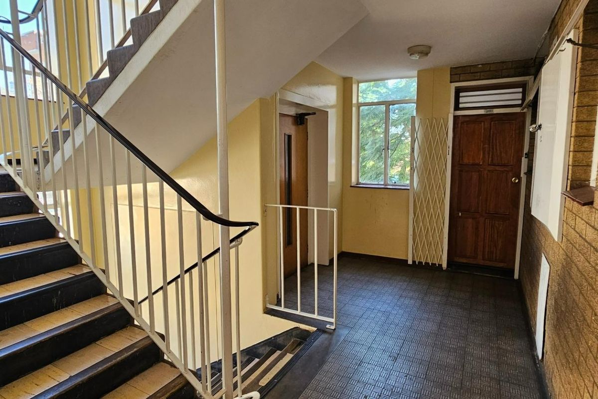 Spacious 3-Bedroom Apartment in the Heart of Sunnyside — Comfort, Convenience & City Living! - Photo 4