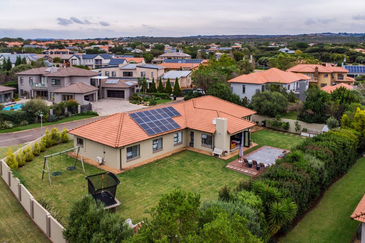 Charming Four-Bedroom Family Home in The Ridge Estate - Photo 4