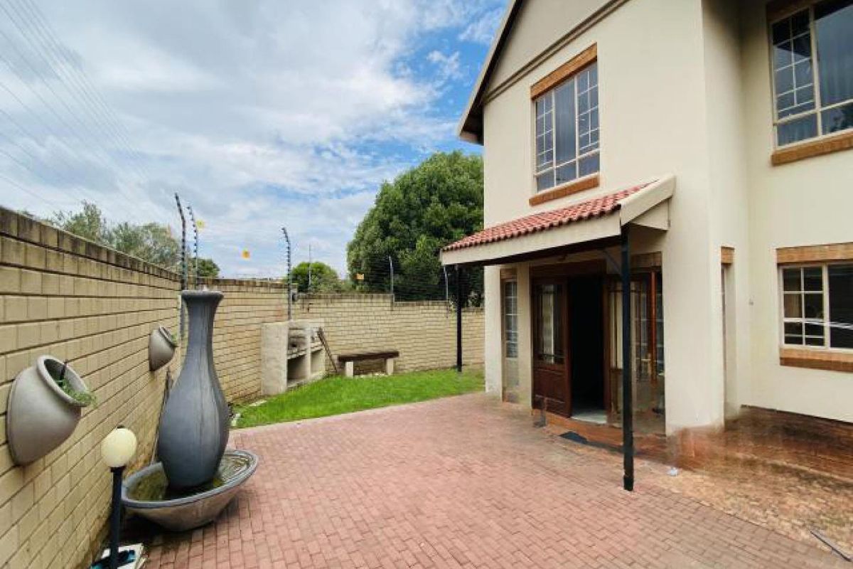 BROOKLANDS LIFESTYLE SECURITY ESTATE: 3 BEDROOM TOWNHOUSE - Photo 5