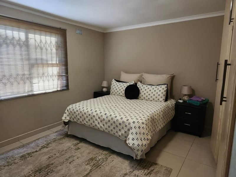 Two-Bedroom Home in Lower Illovo - Comfortable Family Living - Photo 8